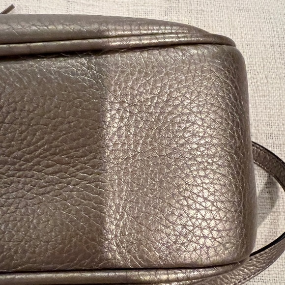 GUCCI Pebbled Calfskin Small Soho Disco Crossbody - Metallic - Picture 10 of 12